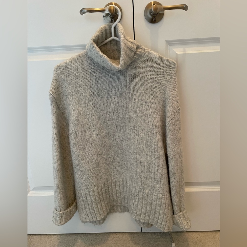 H&M chunky sweater- size XS